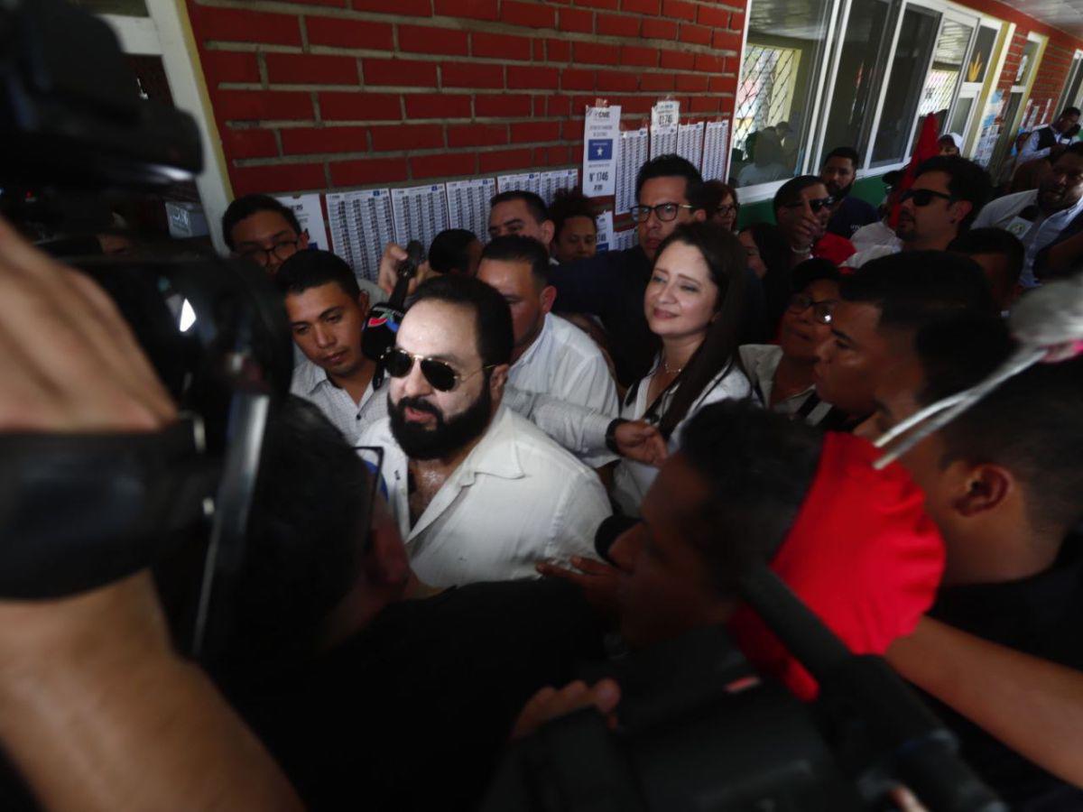 Luis Redondo, presidente del Congreso Nacional, llega a votar en San Pedro Sula