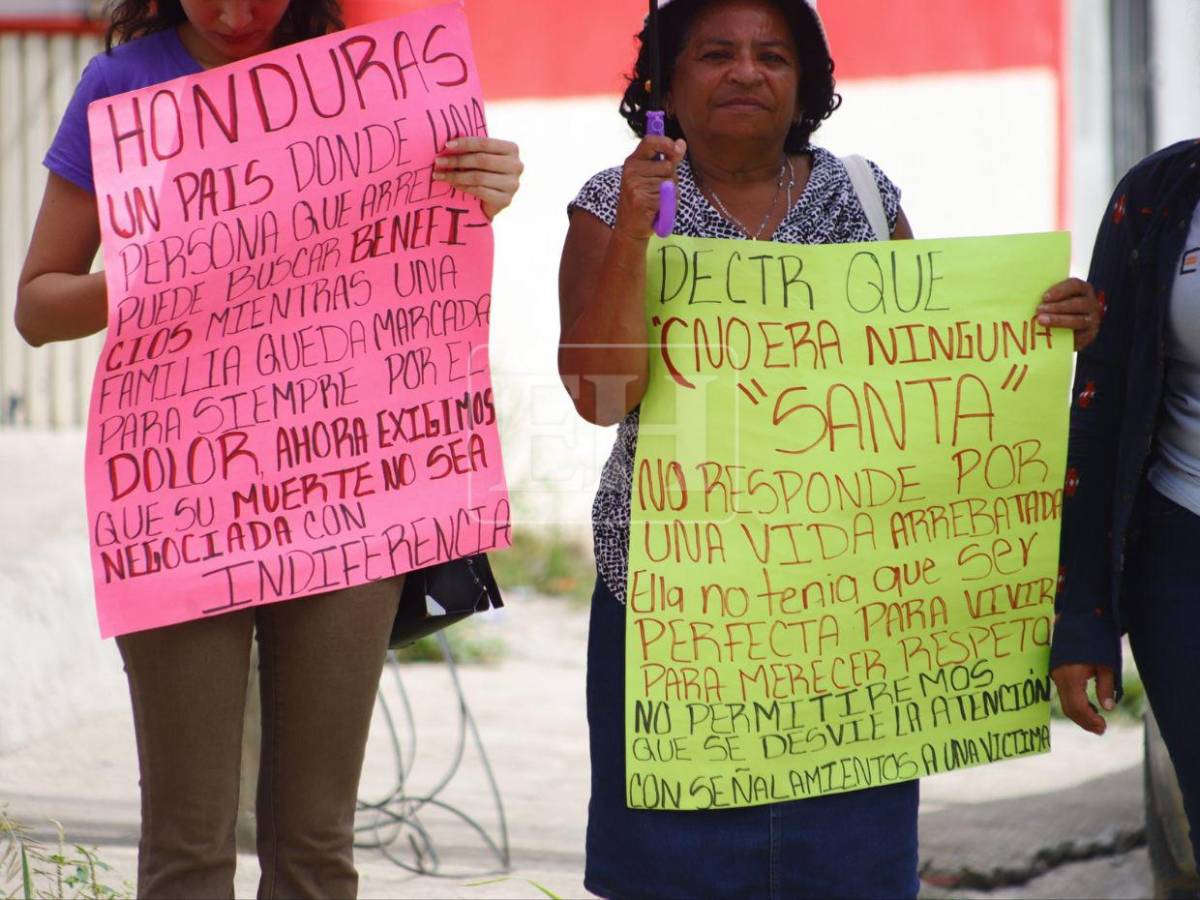 Por sus hijos, por su legado: exigen justicia para Elvia Gómez, enfermera asesinada por su pareja