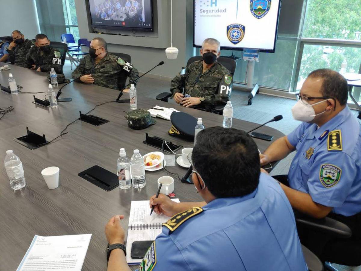 Policía Militar y Policía Nacional se reúnen para implementar estrategias de seguridad en Honduras