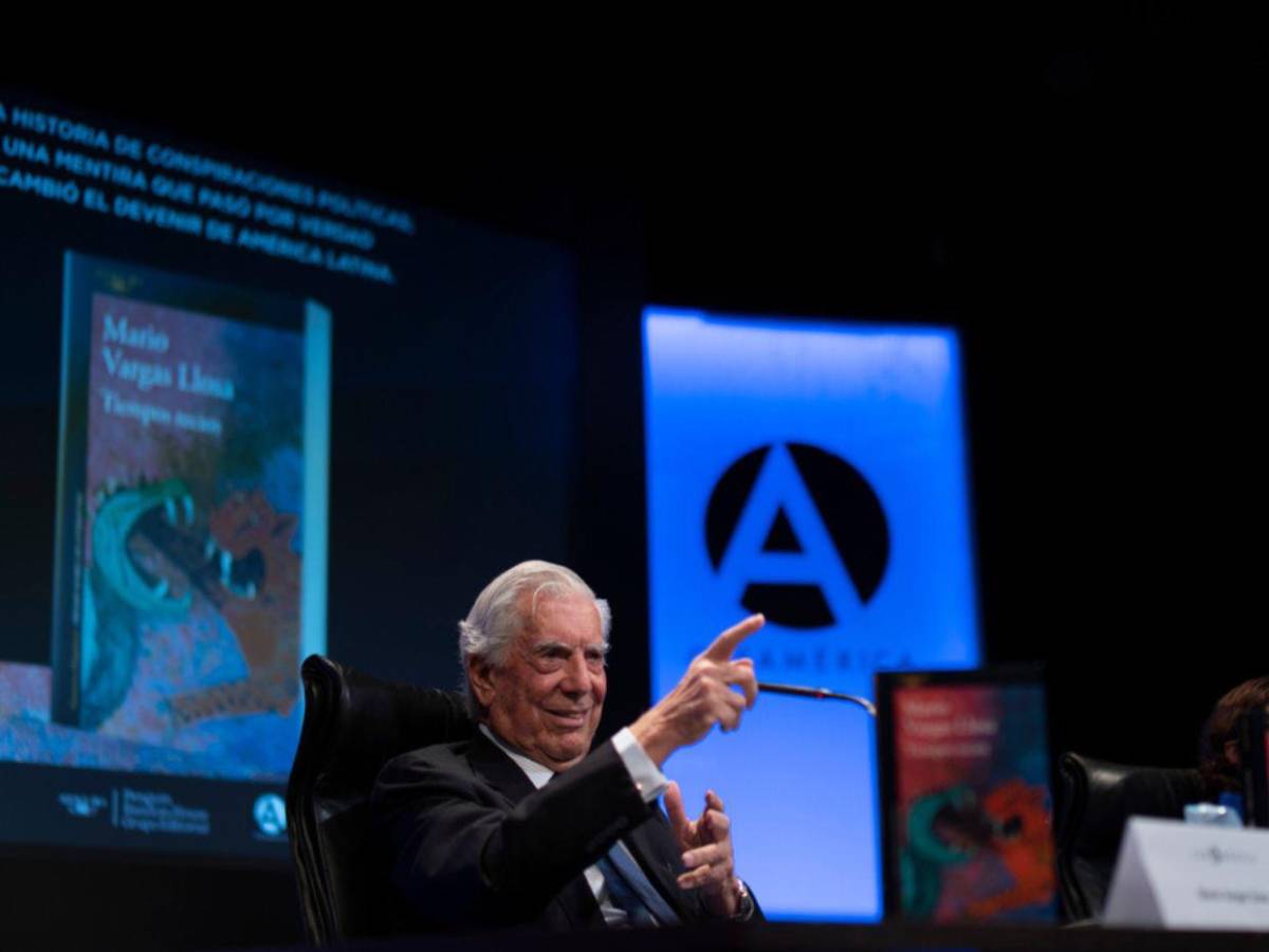 Los amores escandalosos de Mario Vargas Llosa: de su tía Julia a Isabel Preysler