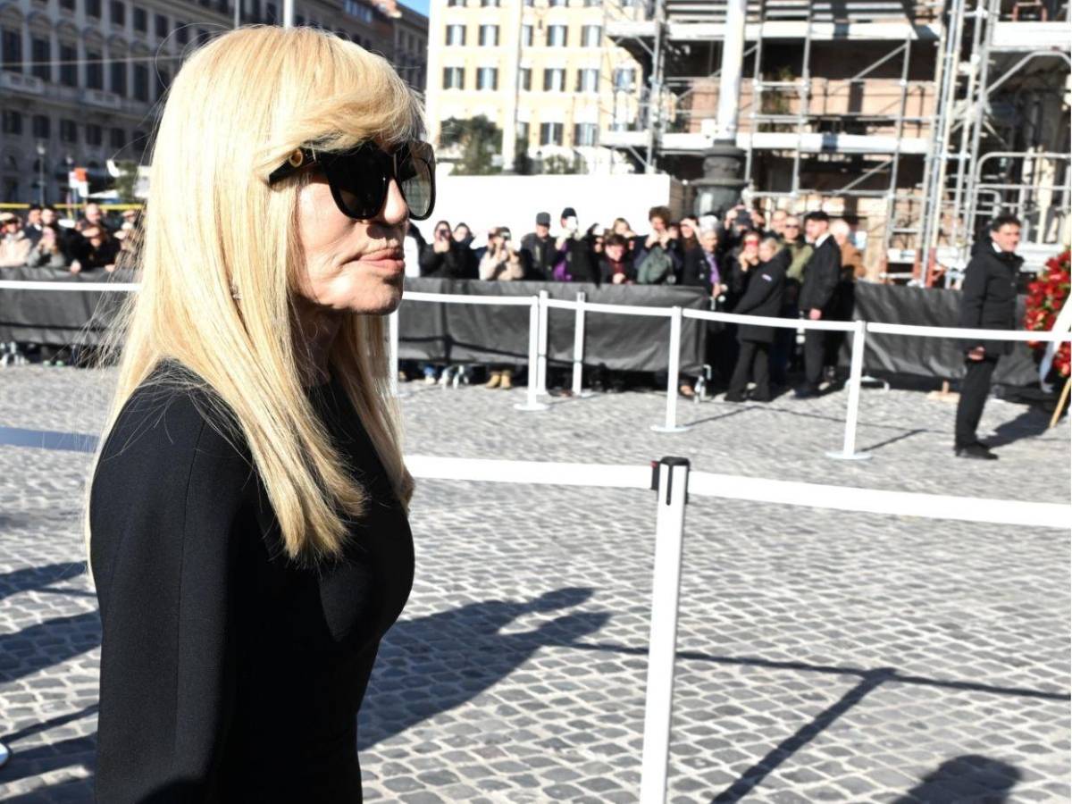 De Anne Hathaway a Donatella Versace: Famosos que asistieron al funeral de Valentino en Roma