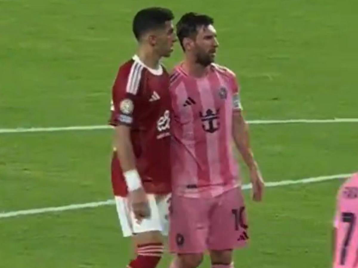 No se vio: así fue el cabezazo que le dio Messi a un jugador del Al-Ahly No se vio: así fue el cabezazo que le dio Messi a un jugador del Al-Ahly