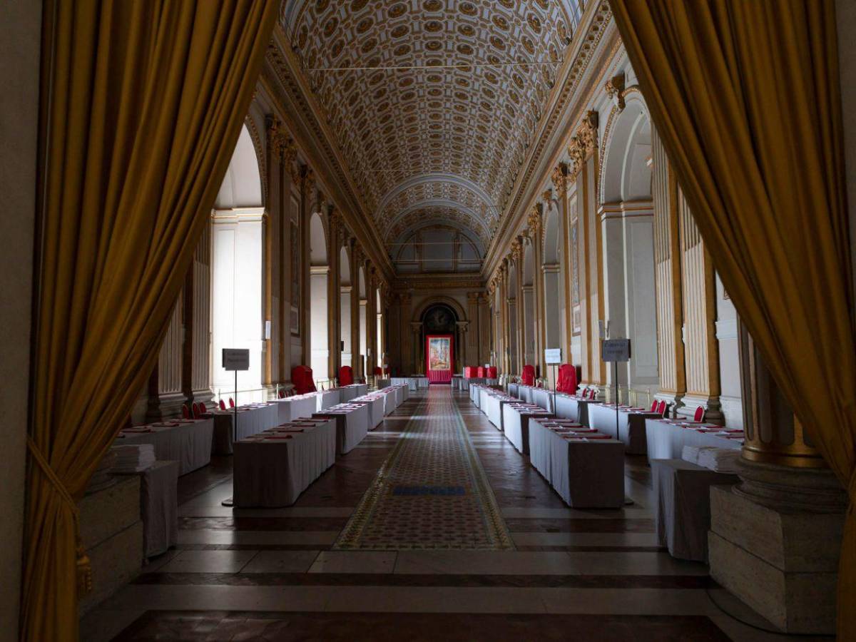 Sin celulares, encerrados y un juramento de silencio: ¿por qué el cónclave se hace en secreto?