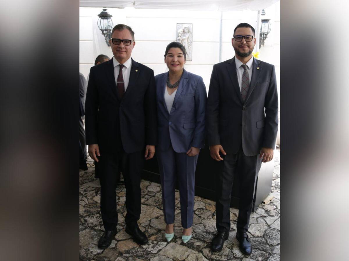Embajada de Ecuador conmemora 216 años de independencia de su país