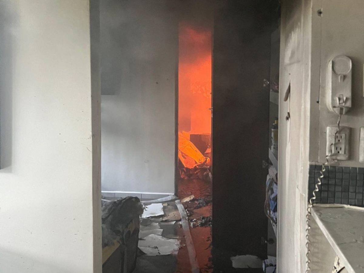 Así quedó el apartamento que explotó en la capital; hay dos adultos mayores heridos