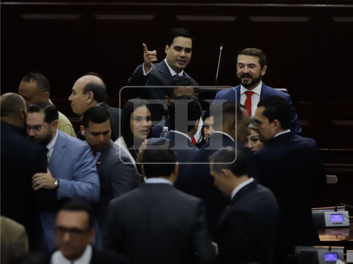 Fotos, saludos y rostros nuevos: ambiente previo a la elección de la Junta Directiva provisional