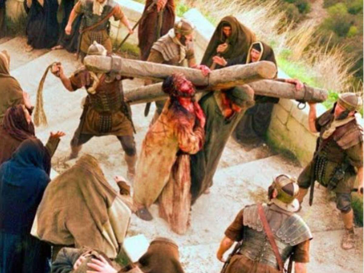 Un rayo, un latigazo y una infección pulmonar: lo sufrido por Jim Caviezel durante el rodaje de “La pasión de Cristo”