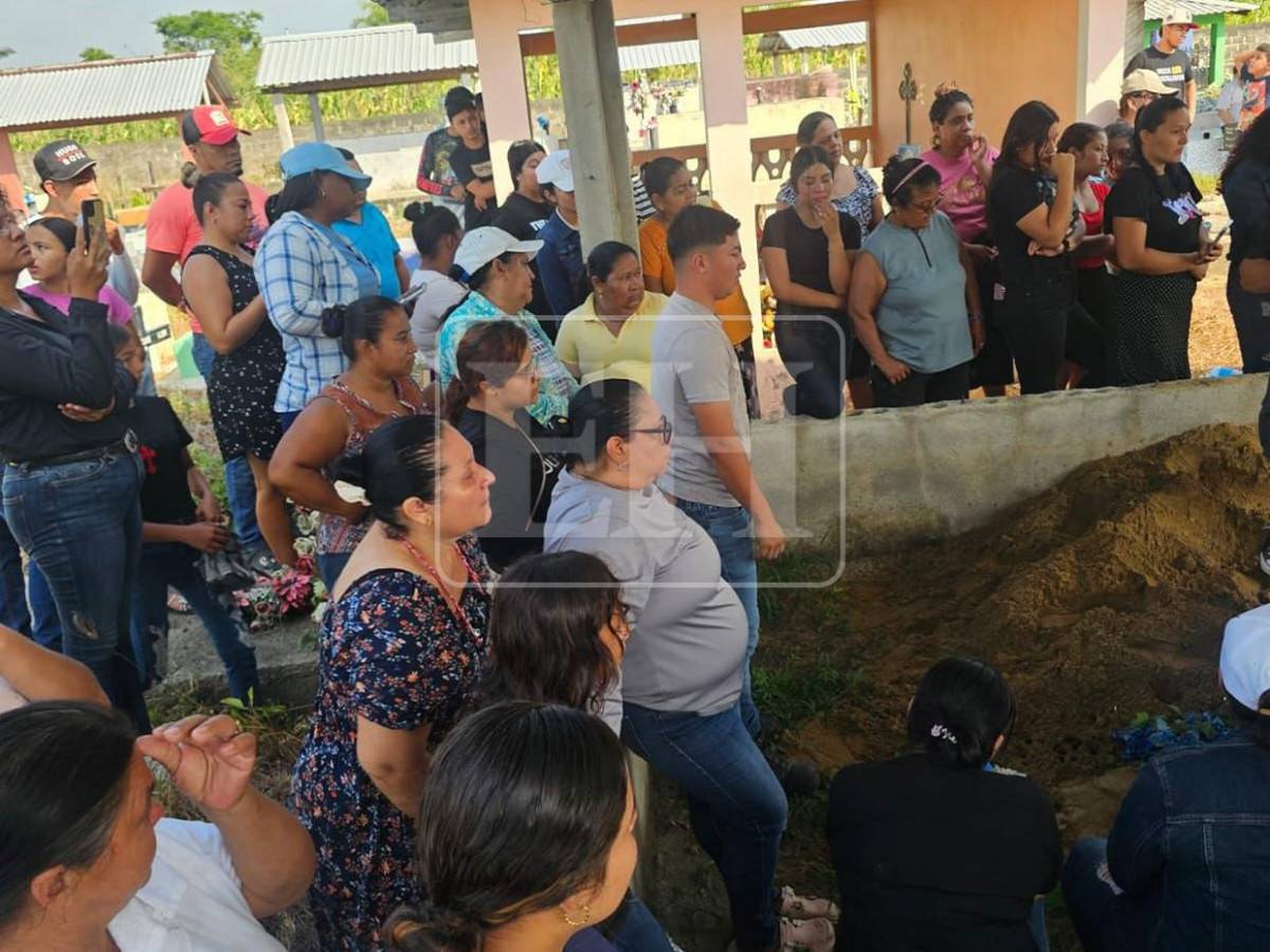 Nos dejas un vacío: dura despedida a las víctimas de la masacre en Trujillo
