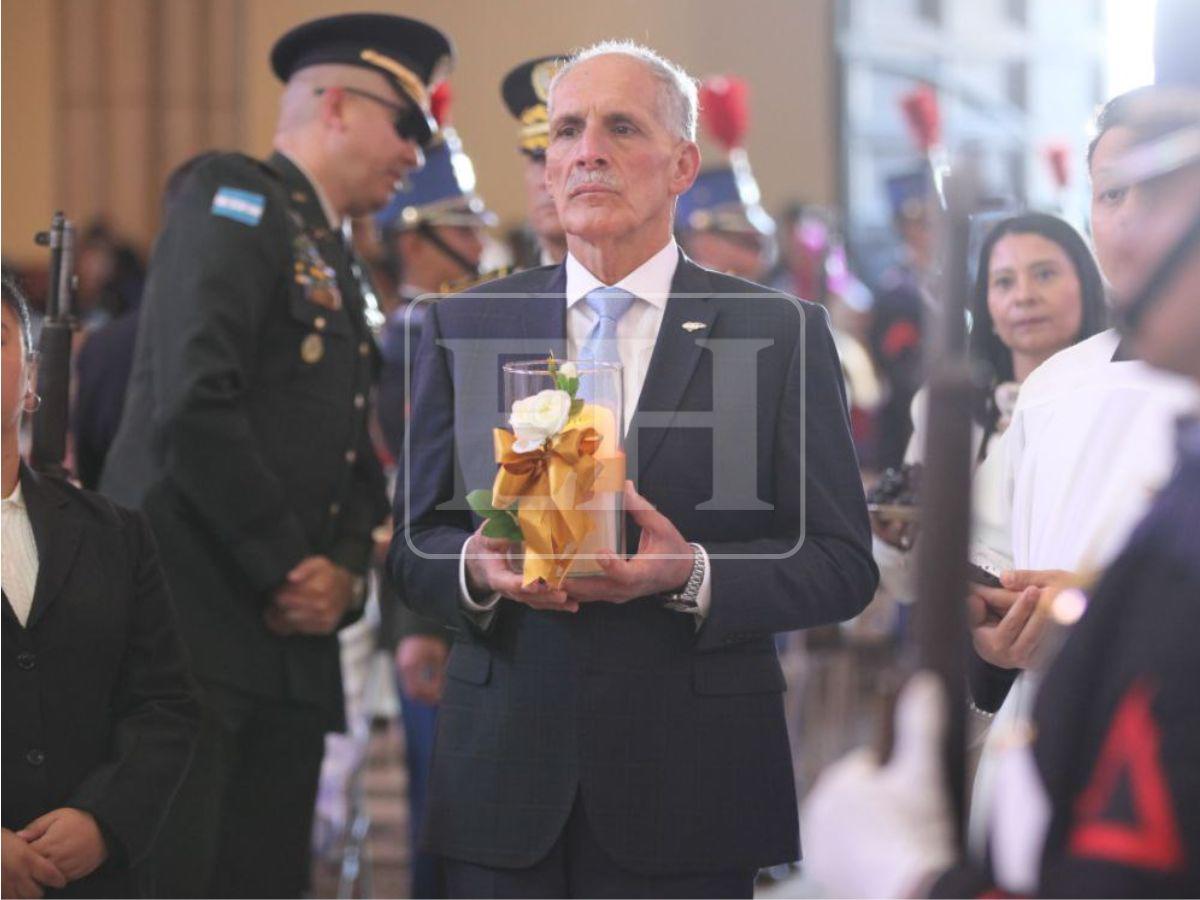 Con Nasry Asfura, las FF AA y funcionarios celebran misa en honor a la Virgen de Suyapa