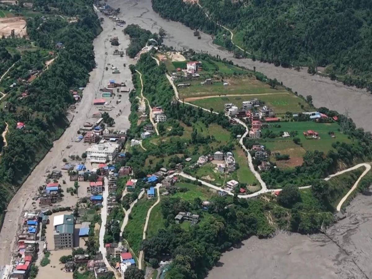 Cuerpos entre los escombros y el barro hasta el cuarto piso: así quedó Nepal tras la riada