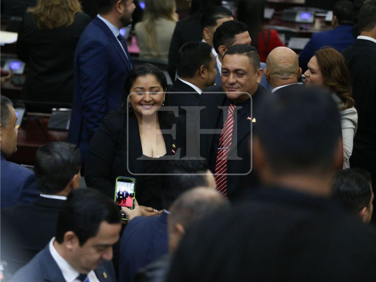 Fotos, saludos y rostros nuevos: ambiente previo a la elección de la Junta Directiva provisional