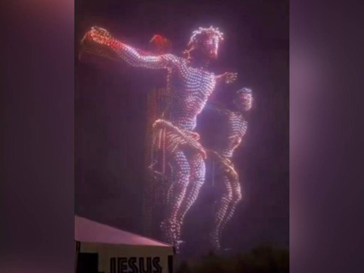 EN FOTOS: 10,000 drones recrearon la pasión de Cristo en Texas, rompiendo récord