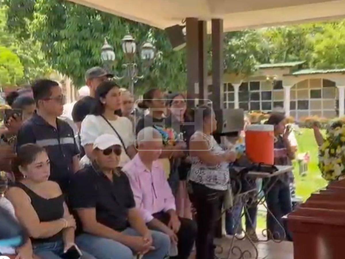 Despedirte duele: El último y doloroso adiós de Víctor Fiallos, director asesinado en Cofradía