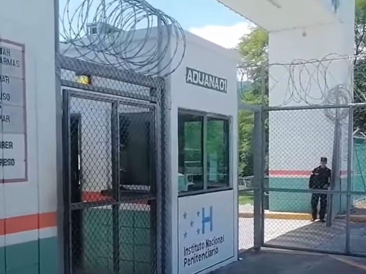 Gritos y gas lacrimógeno en El Pozo: ¿qué pasó en la cárcel de máxima seguridad de Ilama?