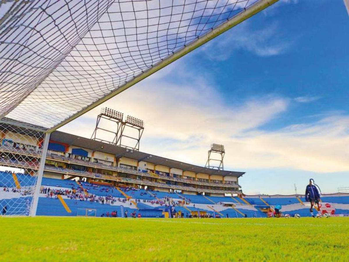 Honduras deberá pagar millonaria multa y jugar sin público ante México