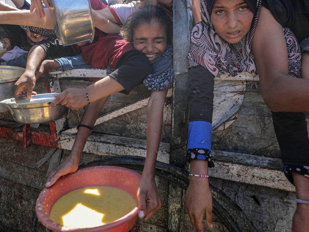 Desesperación y hambre: la lucha de los palestinos por conseguir comida en Gaza