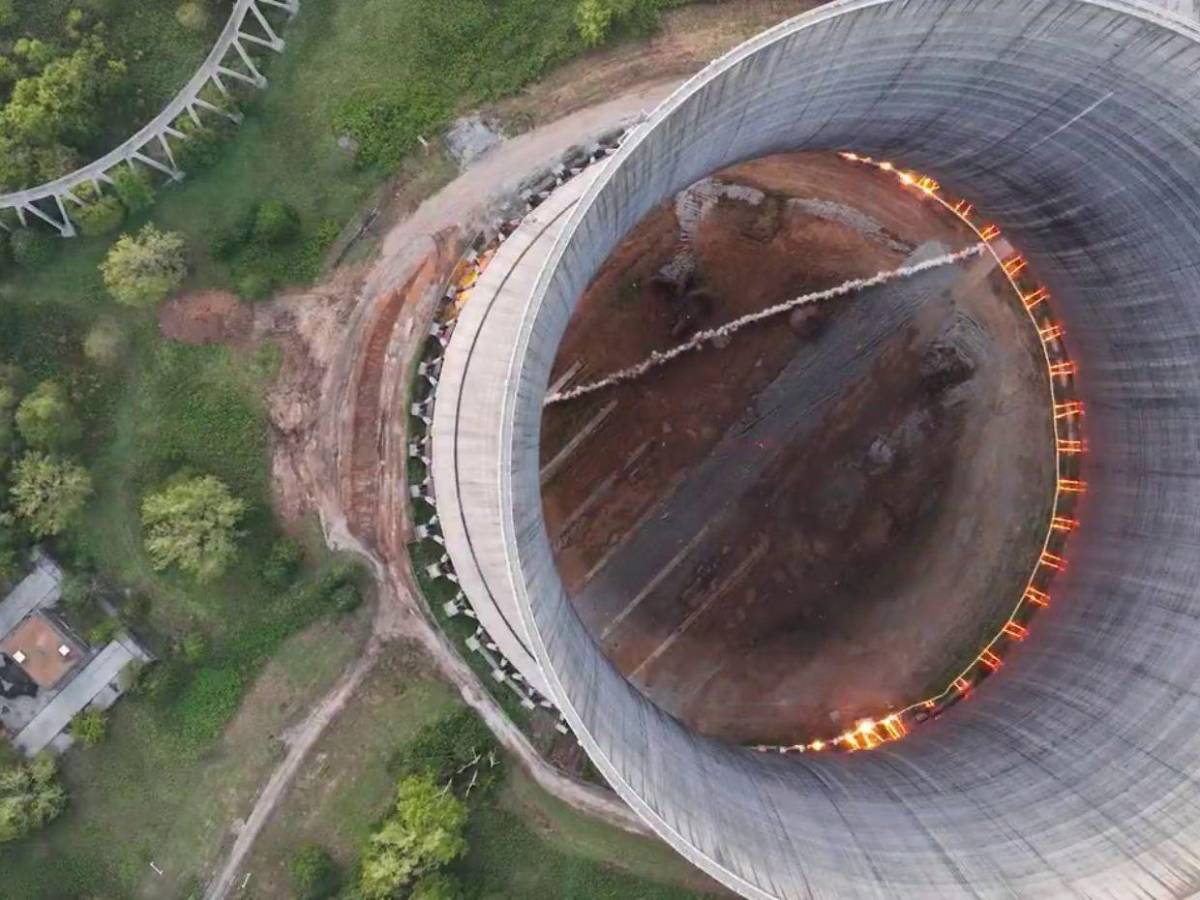 En segundos derriban la torre de la fallida planta nuclear de Hartsville, Tennessee