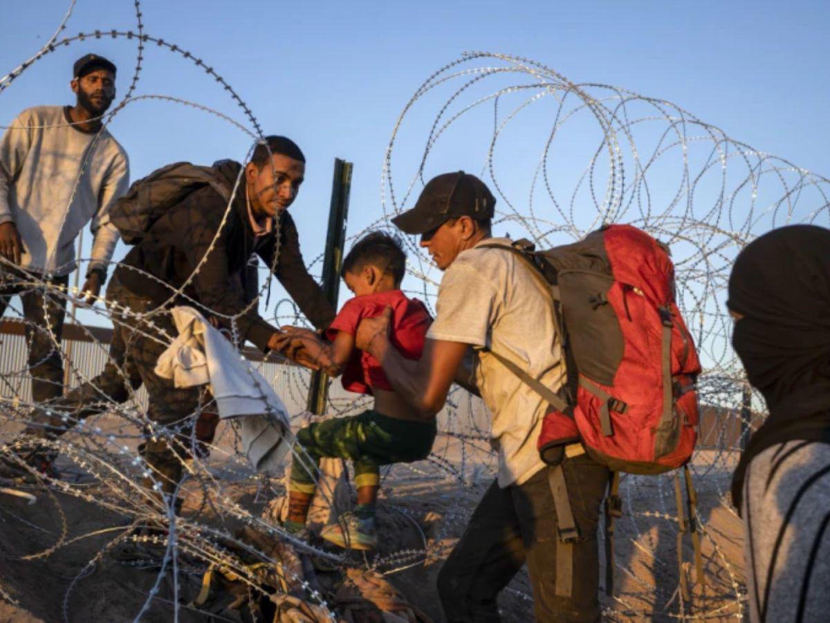 Deportaciones masivas: Por qué los inmigrantes con ‘green card’ pueden ser deportados en EUA