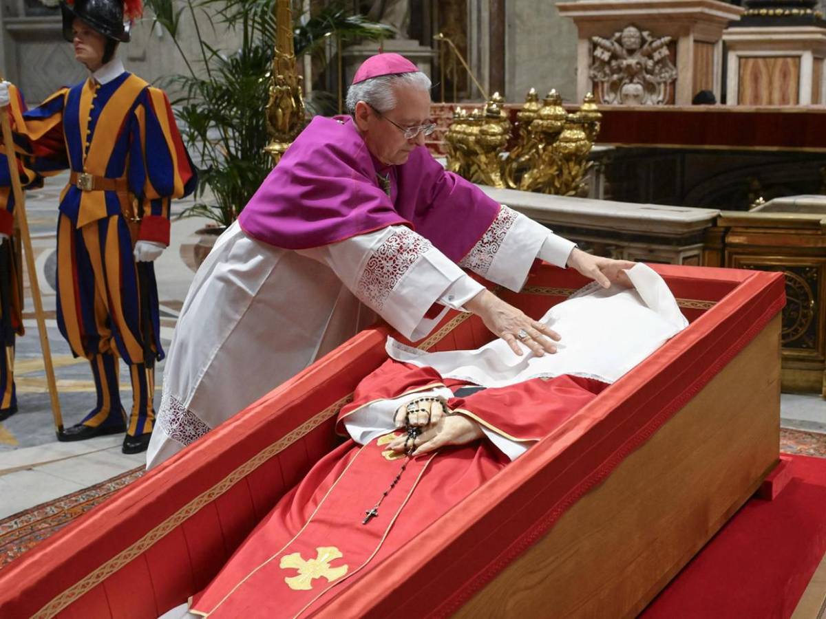 Del camarlengo a la voz que dirá 'Habemus papam': ¿Quién es quién en el Cónclave?