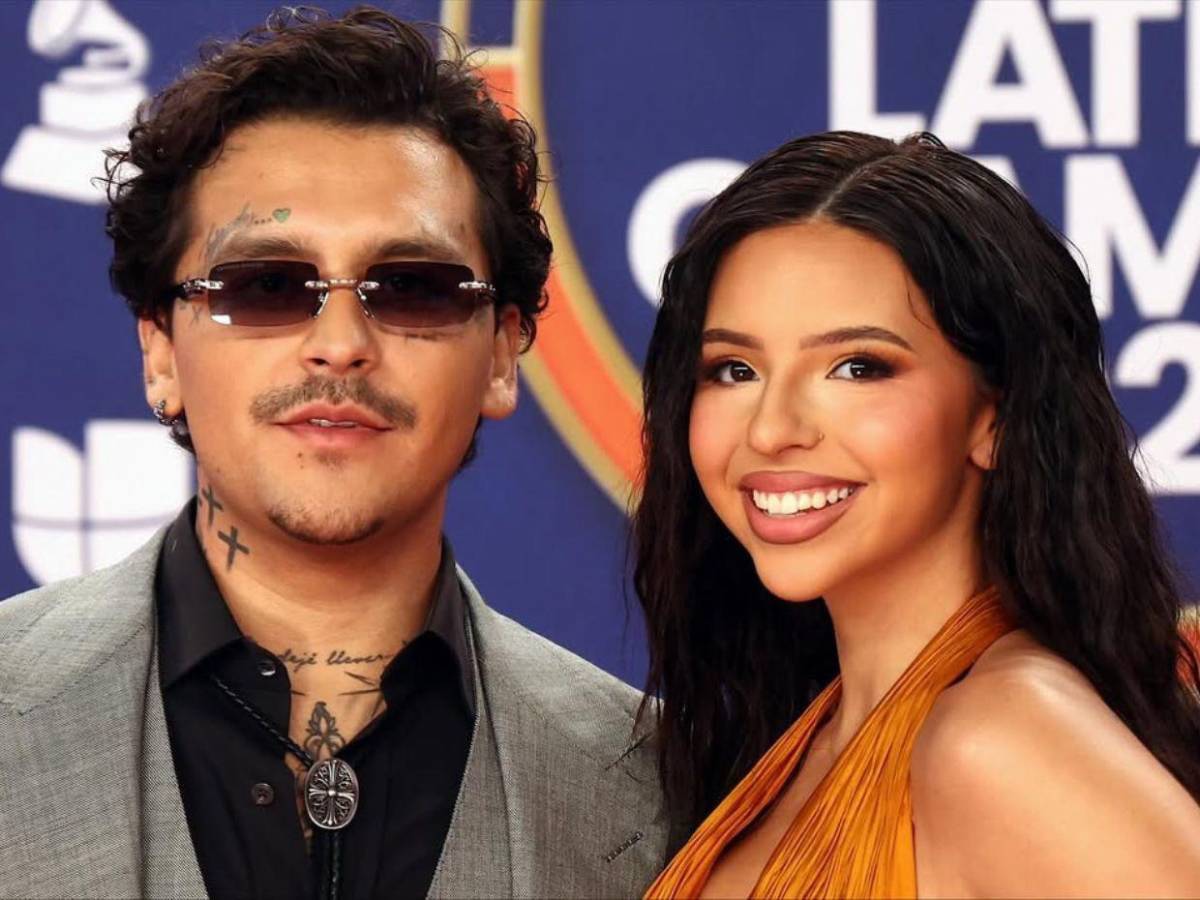 ¡Segunda aparición! Ángela Aguilar y Nodal se lucen en la alfombra de los Latin Grammy