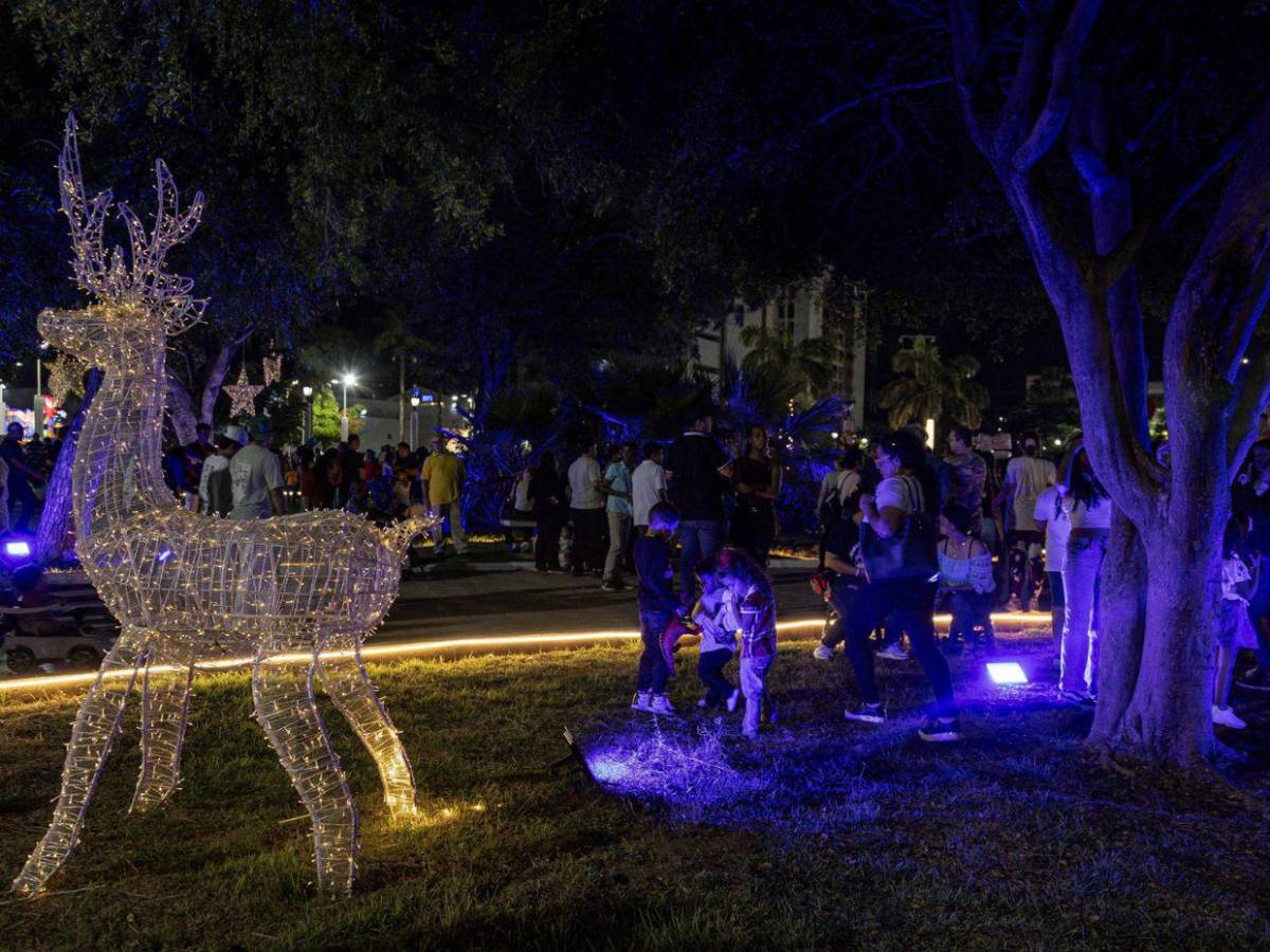 Entre sinsabores y bengalas: así celebra Venezuela la Navidad en octubre