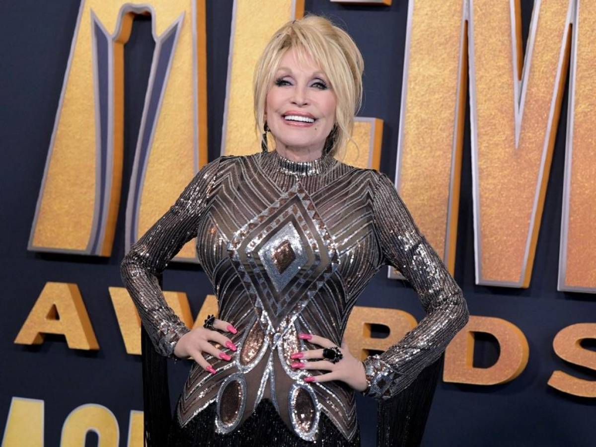 Contra su voluntad, Dolly Parton entra al Salón de la Fama del Rock