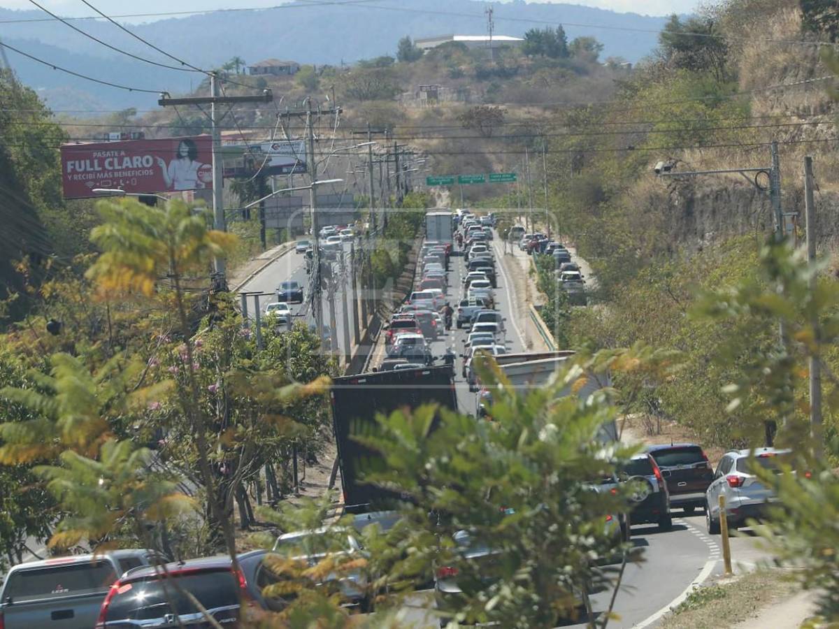 Tráfico infernal este sábado en el anillo periférico y salida al sur de Tegucigalpa