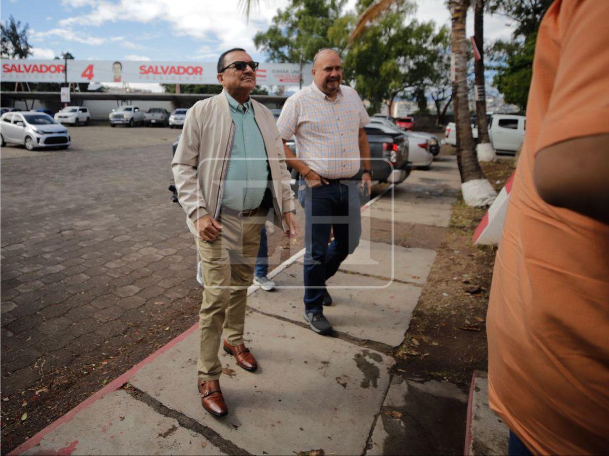 Diputados propietarios y suplentes del PL llegan a la sede para reclamar su credencial