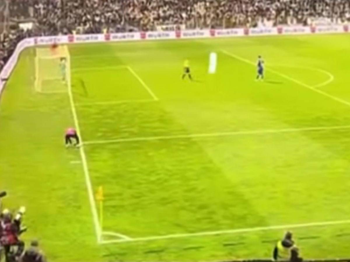 De robar un papelito a viajar al Mundial: el recogepelotas que es héroe en Bosnia