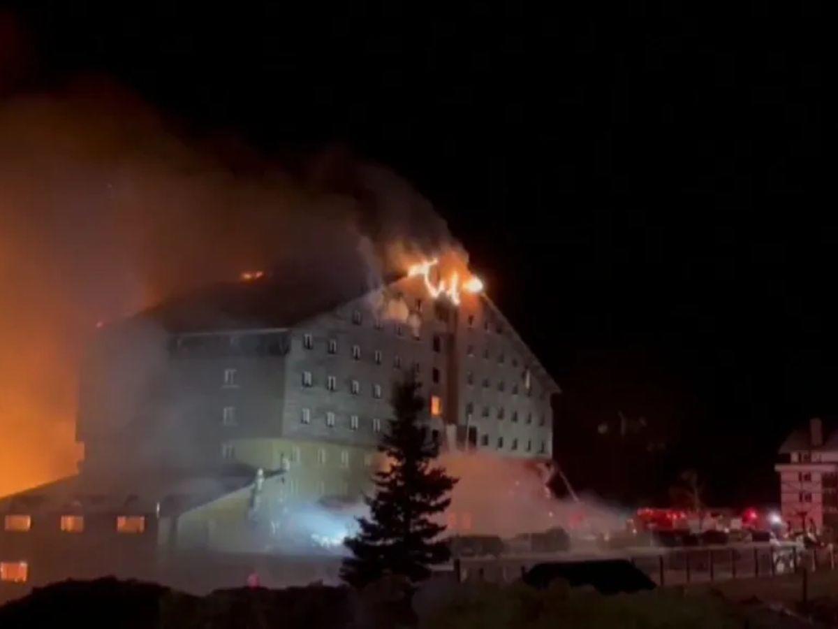 Voraz incendio en hotel de Turquía deja unas 69 personas muertas