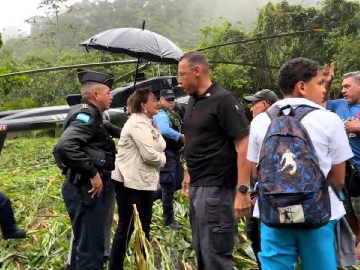 Aterrizaje forzoso en Cortés: el momento exacto en que Xiomara Castro baja del helicóptero