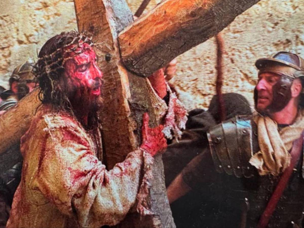 Un rayo, un latigazo y una infección pulmonar: lo sufrido por Jim Caviezel durante el rodaje de “La pasión de Cristo”