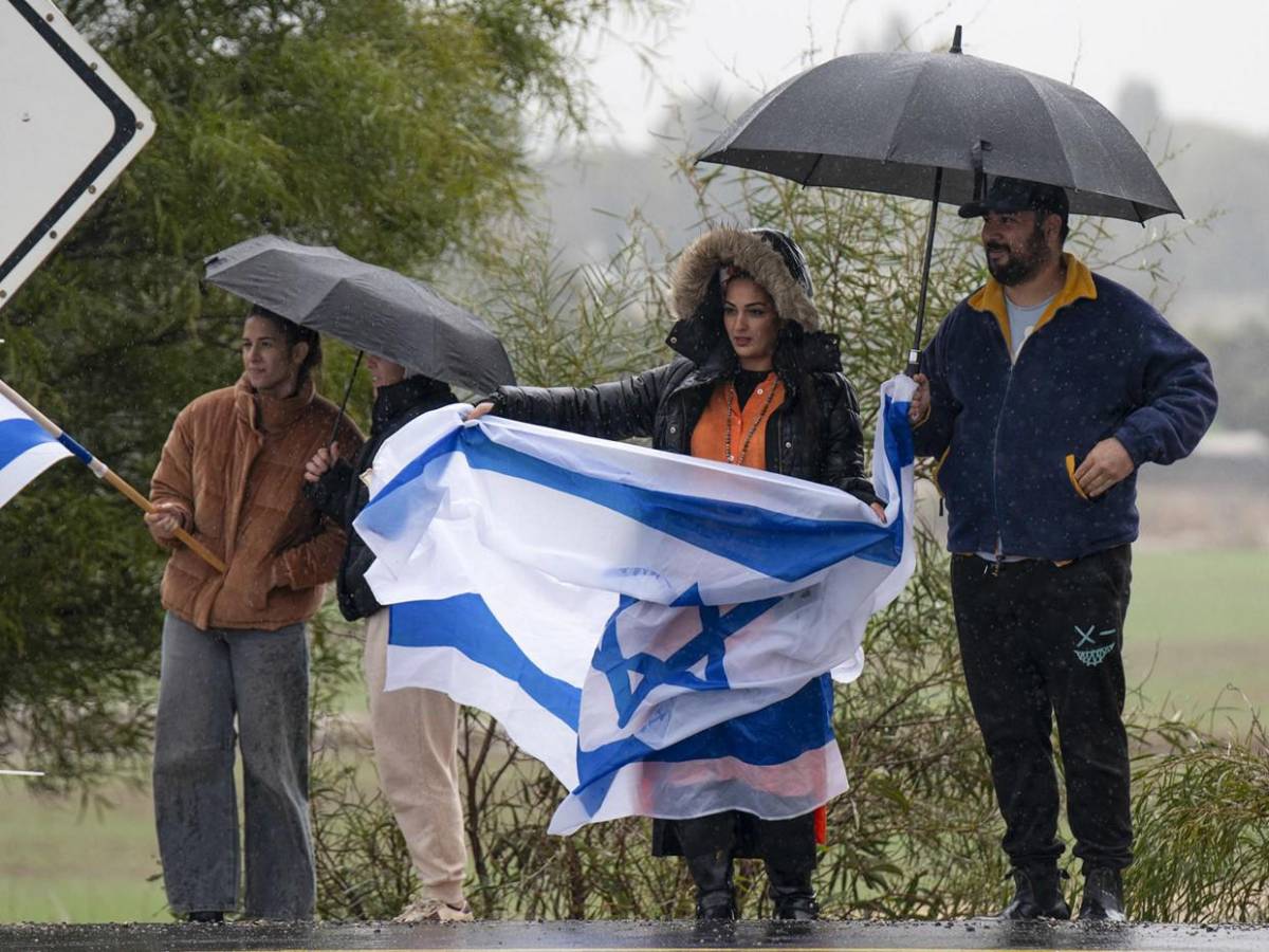Shiri Bibas y sus pequeños, Ariel y Kfir, los cuerpos de rehenes entregados por Hamás Shiri Bibas y sus pequeños, Ariel y Kfir, los cuerpos de rehenes entregados por Hamás