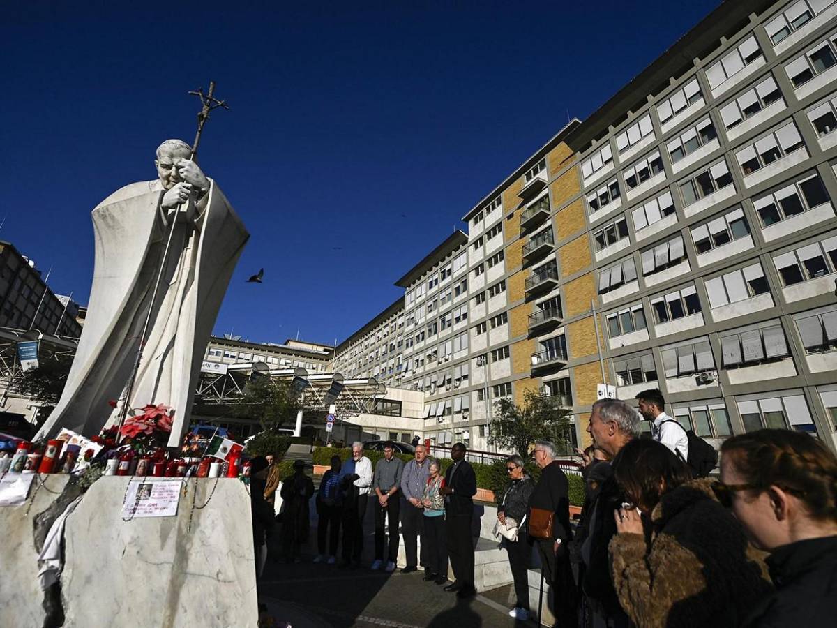 Salud del papa Francisco mantiene en constante oración  al pueblo católico