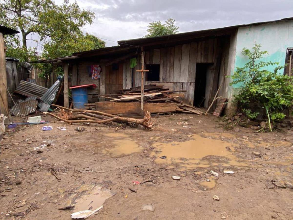 Las lluvias dejaron en descubierto la mala calidad de infraestructura en algunas hogares de Danlí.