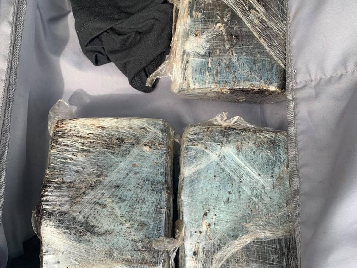 Con un millón de lempiras embalados capturan a tres hombres en muelle de cabotaje de La Ceiba