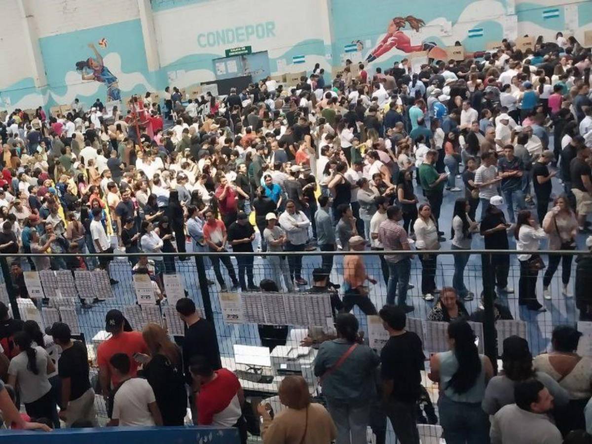 Masiva afluencia de votantes se reporta en la Villa Olímpica y otras zonas de la capital