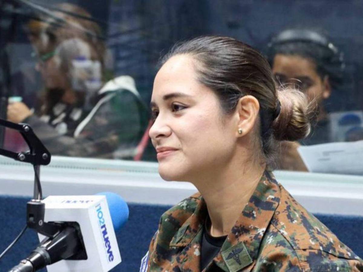 ¿Quién es Karla Trigueros, la militar que es ministra de Educación en El Salvador?