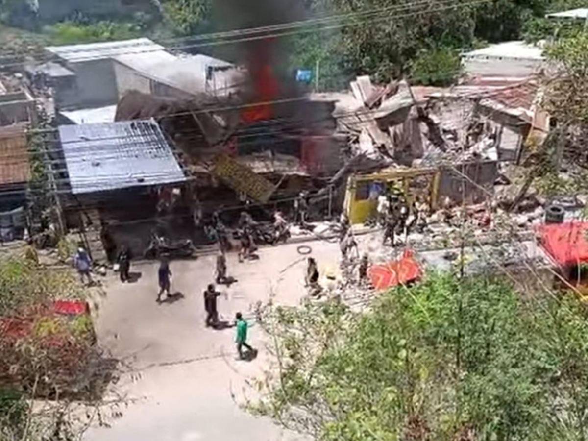 Las primeras imágenes de volcamiento de volqueta que dejó varios muertos en Villa Nueva