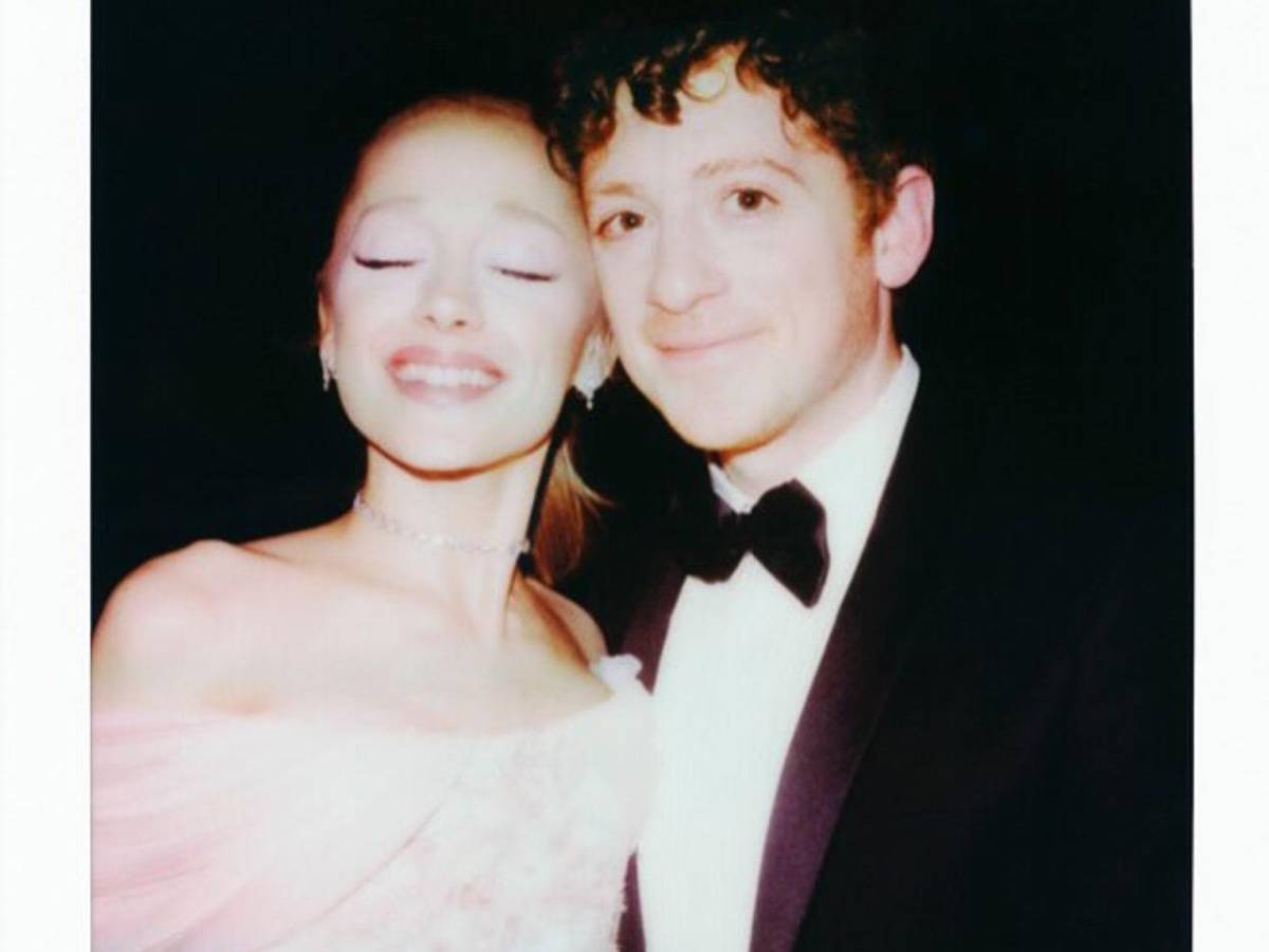 Ariana Grande lanza la versión deluxe de Eternal Sunshine este mes