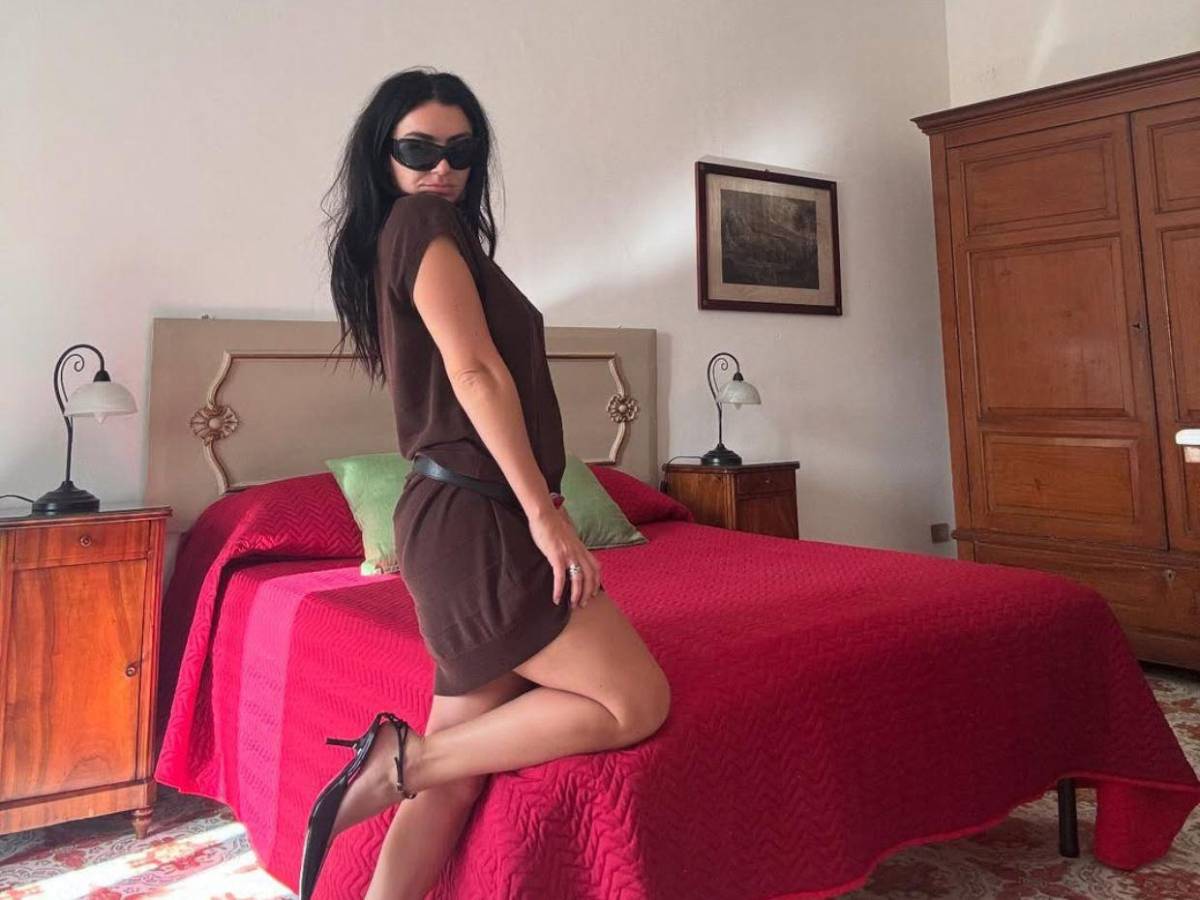 Charli XCX y George Daniel celebran una segunda boda en Italia con una fiesta sin restricciones