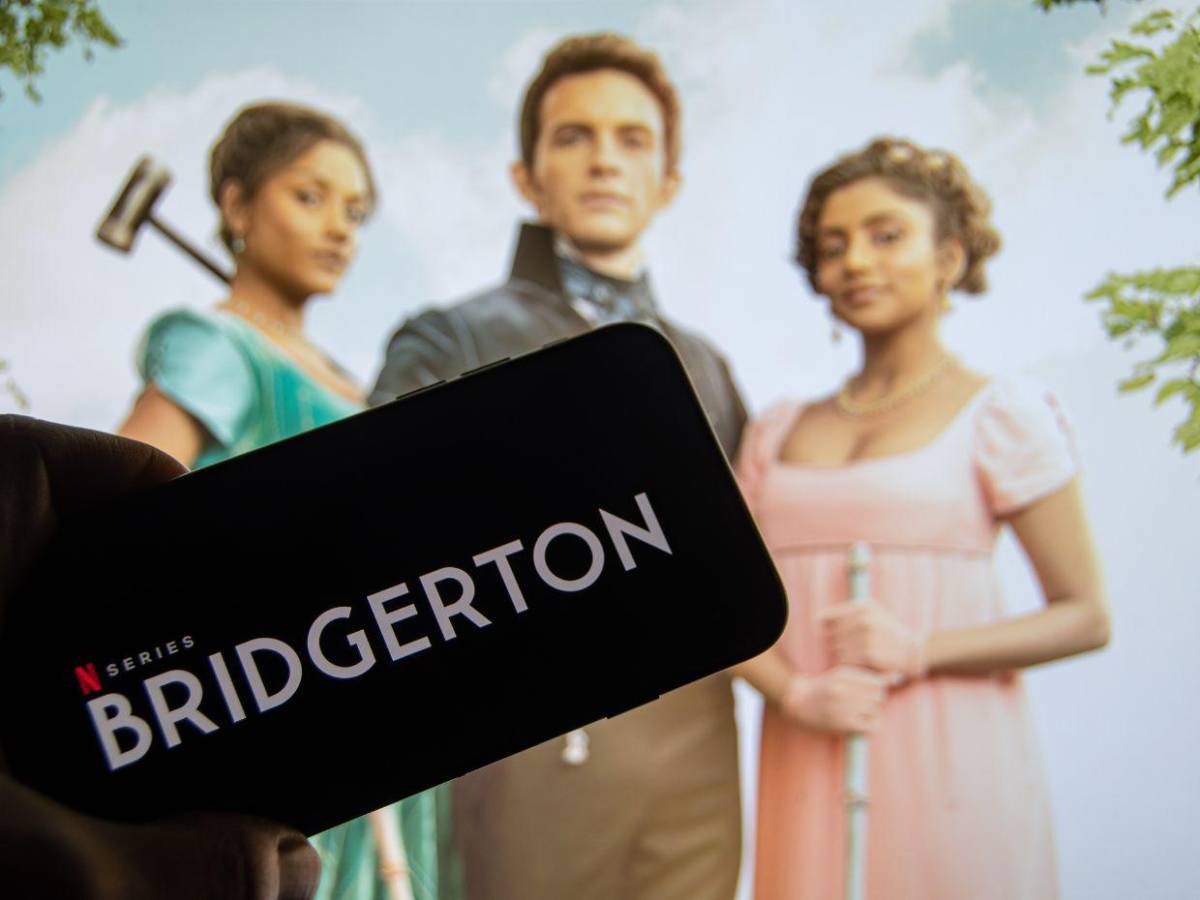 Simone Ashley se suma al elenco de El diablo viste a la moda 2