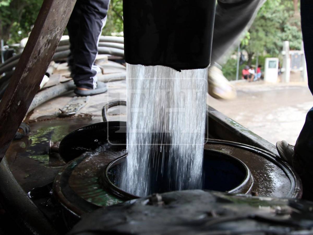 Alto precio del agua en cisternas ahoga a familias más pobres de la capital