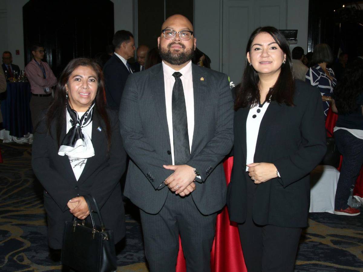 Diplomáticos y funcionarios brindan en el Hotel Clarion por el Día Nacional de Francia