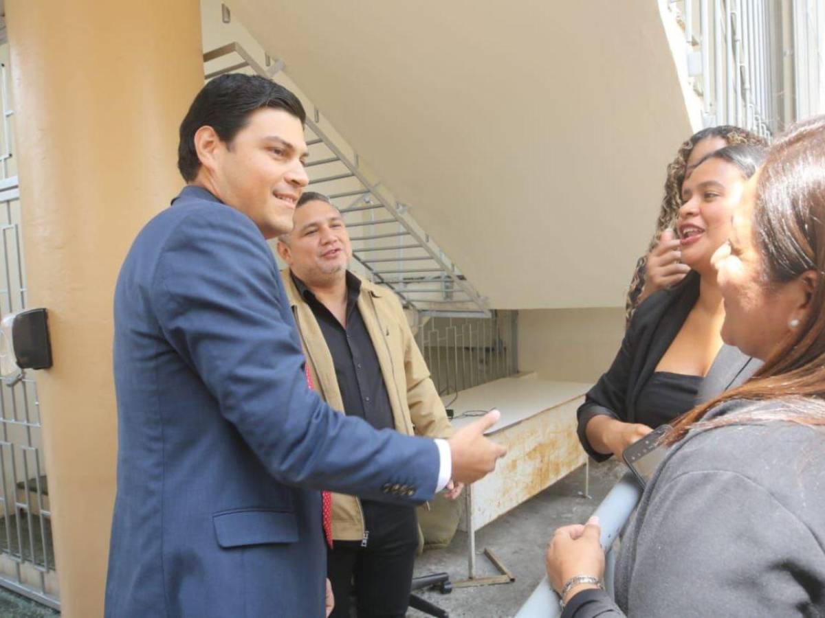 Marlon Ochoa comparece ante la comisión especial del Congreso Nacional Marlon Ochoa comparece ante la comisión especial del Congreso Nacional