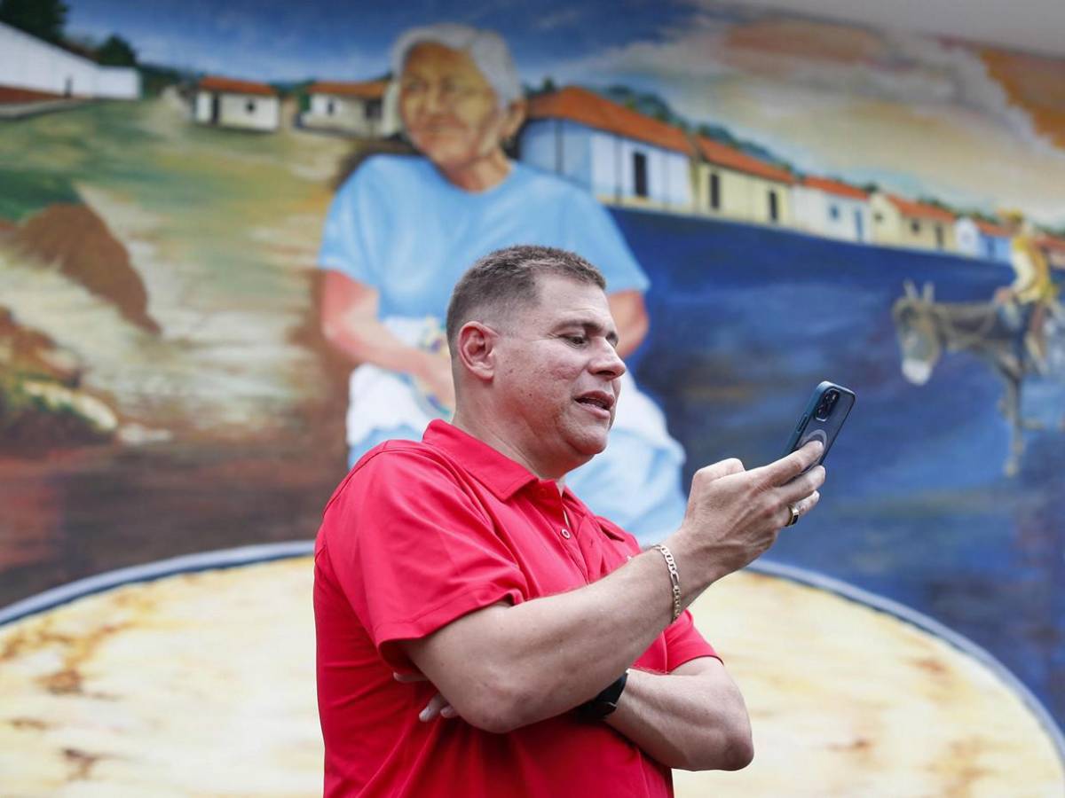 Mario Guevara, periodista deportado por informar arresto de migrantes, ya está en El Salvador