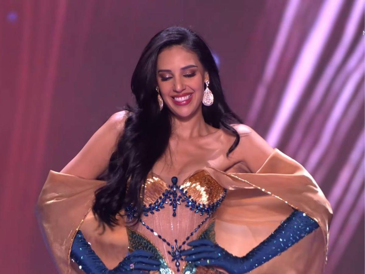 El elegante look de Alejandra Fuentes en la preliminar de Miss Universo 2025