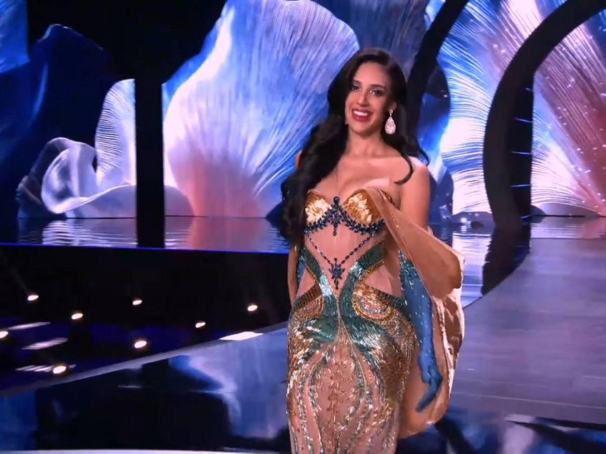 El elegante look de Alejandra Fuentes en la preliminar de Miss Universo 2025