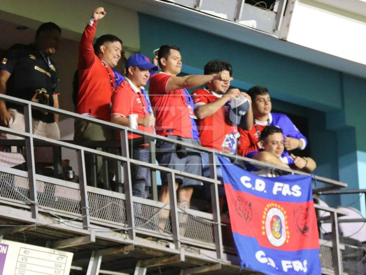 Motagua vs FAS: barra salvadoreña denuncia lo que le hicieron y, ¿quién es la bella chica?