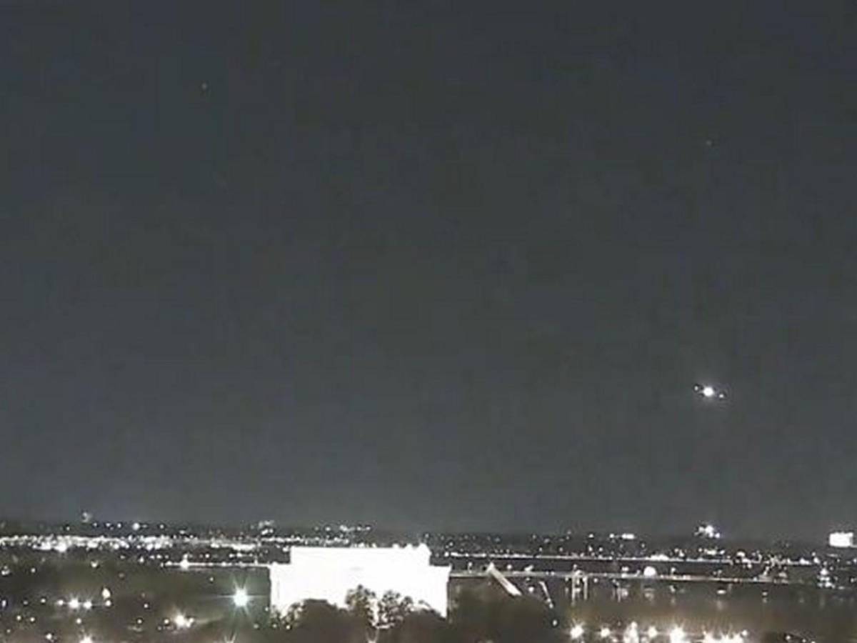 Así fue el choque entre avión y helicóptero en Washington; buscan sobrevivientes